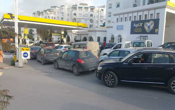 تحسبًا للاضراب العام: طوابير من السيارات في محطات الوقود