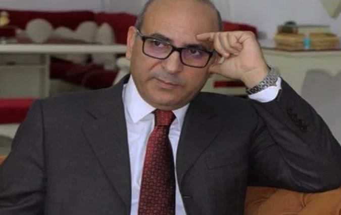 عبد اللطيف العلوي يسخر من عمل البرلمان معتمدا إيحاءات جنسيّة 