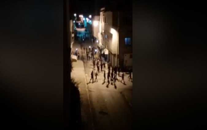 فيديو- يجوبون الشوارع ليلا مرددين 'الله أكبر' رغم حظر التجول

