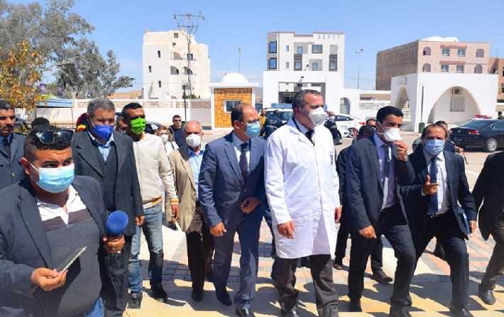 وزير الصحة يزور المستشفى الجهوي بتطاوين

