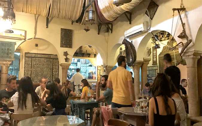 تونس الكبرى : إعادة إستغلال فضاءات المقاهي و قاعات الشاي و المطاعم