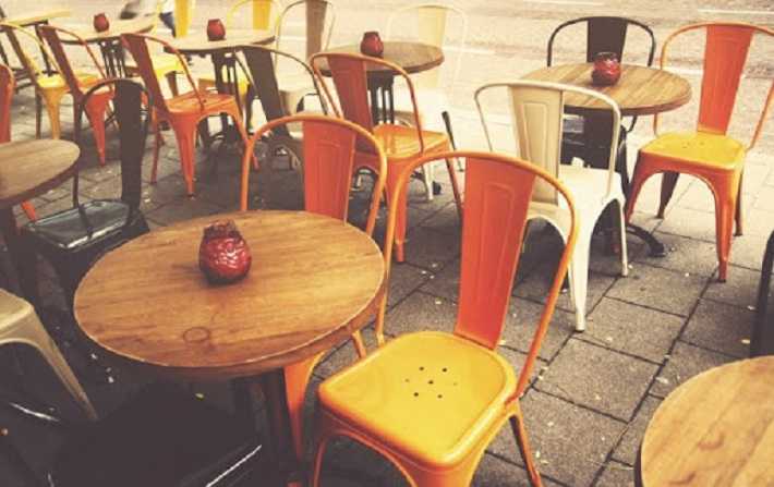 صفاقس بداية من الغد الإثنين: السماح للمقاهي والمطاعم باستعمال الكراسي والطاولات 