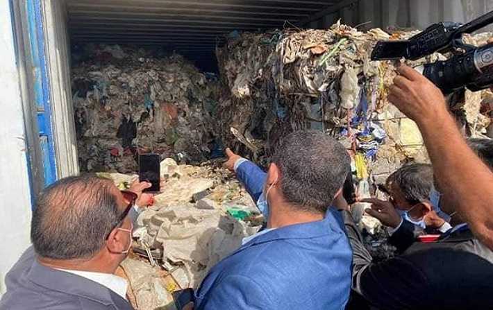 يحميها سياسيون ورجال أعمال..ملف النفايات الإيطالية يكشف عن منظومة فساد 
