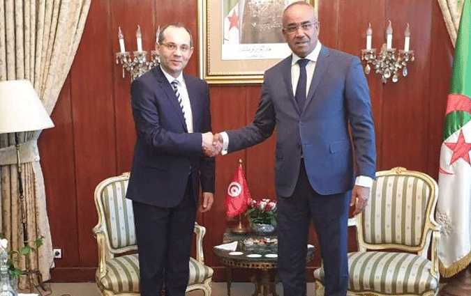 التعاون الأمني بين تونس والجزائر محور لقاء هشام الفوراتي بنظيره الجزائري
