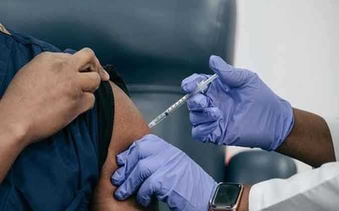 لوزير : لا مانع من جرعة ثالثة للقاح كورونا للمسنين وذوي المناعة الضعيفة
