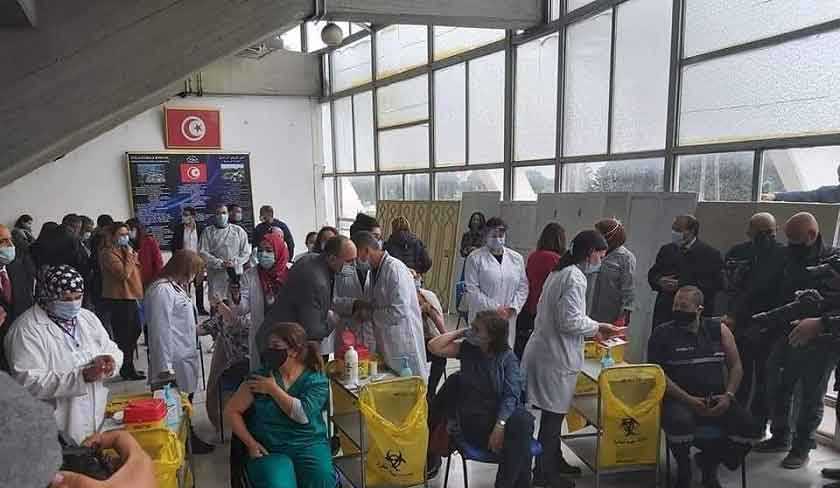 تونس : الانطلاق في عملية  التلقيح ضد فيروس كورونا 