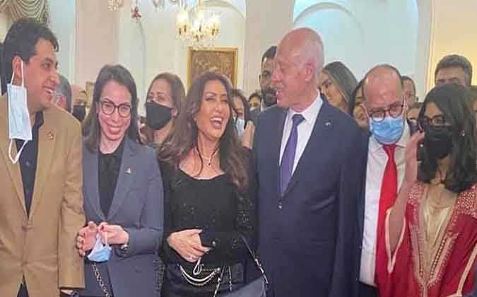 ضحكة قيس سعيد تثير استغراب التونسيين 
