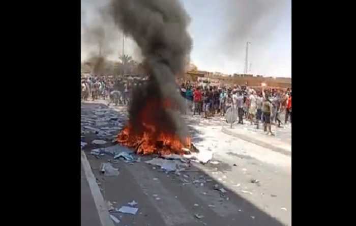 حرق محتويات مقرّ النهضة في توزر واقتحام بقية المقرات في سوسة والقيروان 