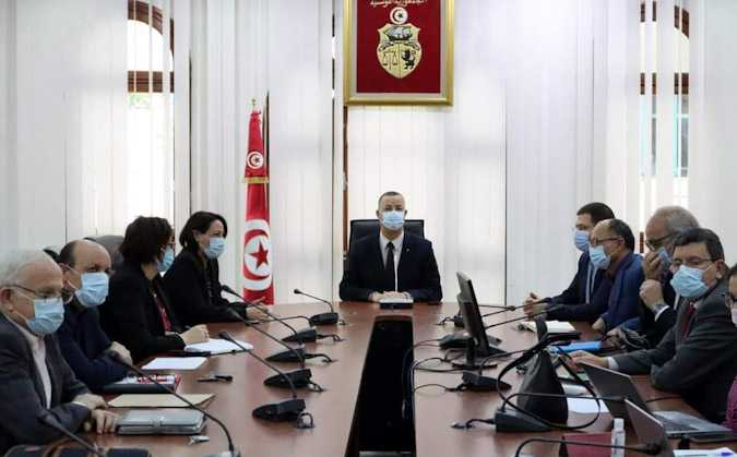 وزير الصحة يشرف على إجتماع خاص بالوضع الوبائي في تونس