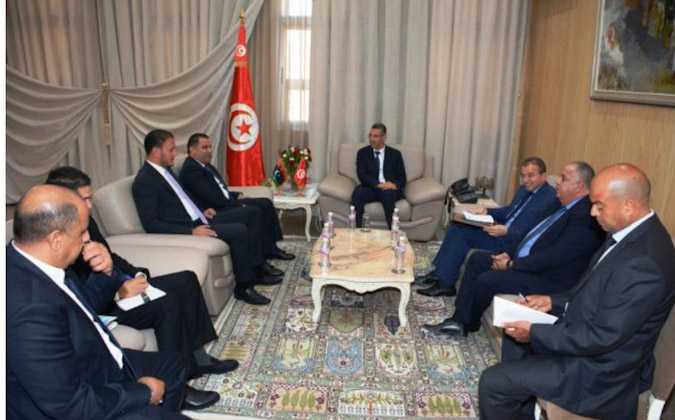 توفيق شرف الدين يلتقي القائم بالأعمال بسفارة ليبيا بتونس