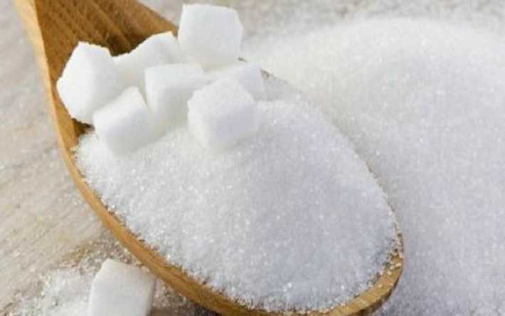 تواصل عمليات إفراغ حمولة 27300 طن من السكر الابيض مستورد من الهند بميناء بنزرت التجاري

