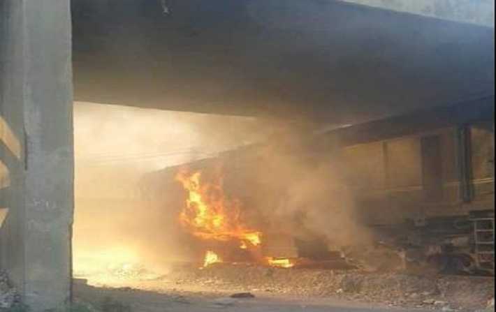 منحرفون يحرقون عربة قطار تونس- غار الدماء 