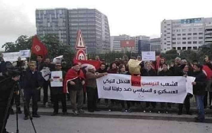 أمام سفارة تركيا بتونس: وقفة احتجاجية تحت عنوان لا للتدخل التركي في ليبيا 

