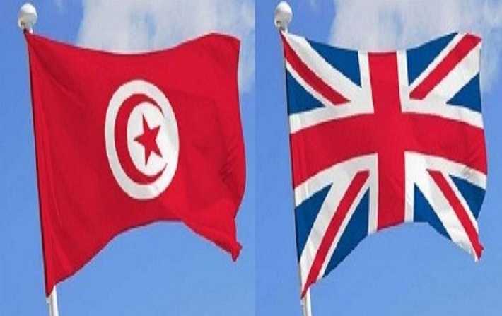 وزير الخارجيّة البريطاني يُبلّغ شكر الحكومة البريطانية لتونس على التسهيلات التي قدمتها  لإجلاء رعاياها 