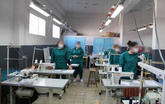 وزارة الصحة - نزيلات سجن النساء بمنوبة تقمن بخياطة  الكمامات الطبية

