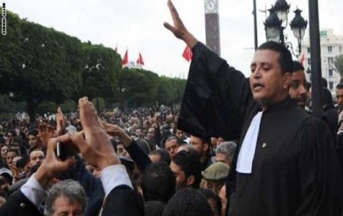 عبد الناصر العويني يرفع اعتصامه

