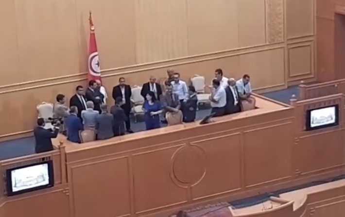 عبير موسي ونواب كتلتها يمنعون الغنوشي من ترؤس الجلسة العامة لإنتخاب أعضاء المحكمة الدستورية