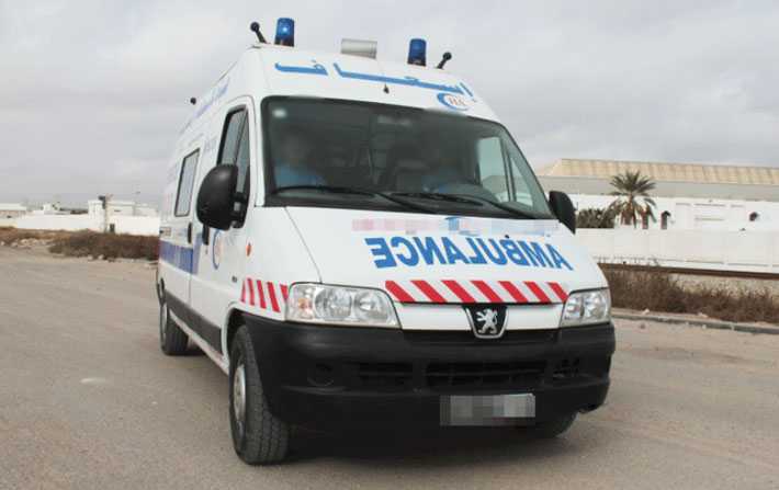 في تونس : تعرض سيارة اسعاف الى عملية 
