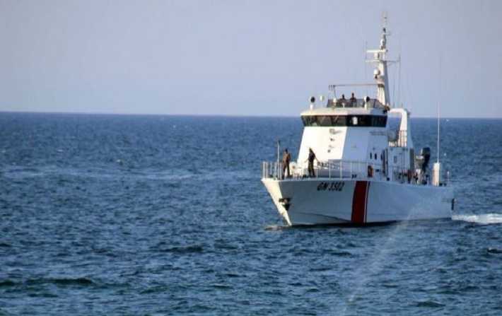 صفاقس: إنقاذ 22 مجتازا للحدود البحرية خلسة بعد تسرّب المياه إلى مركبهم
