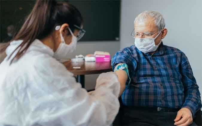 كورونا : 301 حالة اصابة جديدة و الانطلاق في تطعيم الكبار في السن