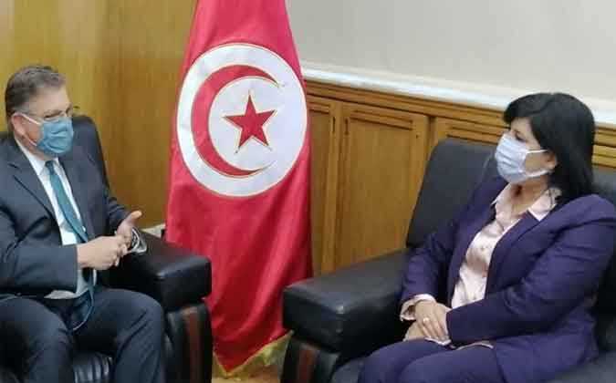  سفير الولايات المتحدة الامريكية بتونس يتحول شخصيا إلى مقر الحزب الدستوري الحر