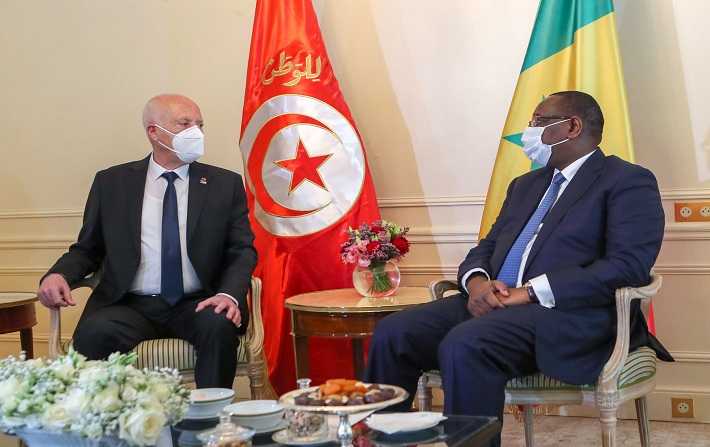 في باريس: قيس سعيد يلتقي رئيس السنغال ماكي سال ويدعوه لزيارة تونس