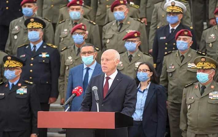 اقتراحات شخصيات عسكرية ووطنية وسياسية لإخراج تونس من الأزمة 