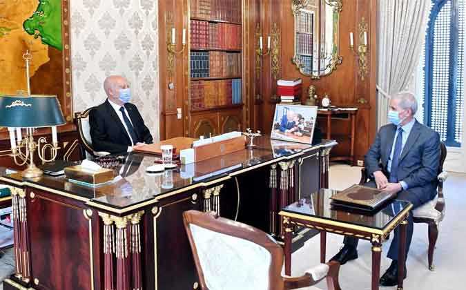 رئيس الجمهورية قيس سعيد يلتقي وزير الدفاع الوطني ابراهيم البرتاجي
