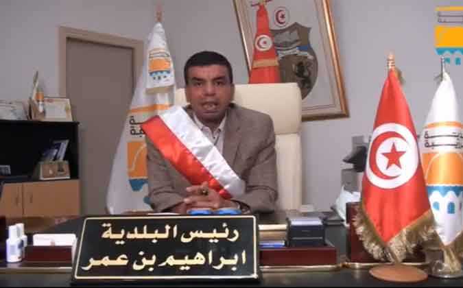 مقبلون على أيام سوداء و انتهت حلول الارض : تصريحات رئيس بلدية الزريبة تثير استغراب التونسيين 