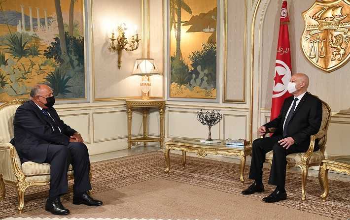 وزير الخارجية المصري ينقُل رسالة السيسي لسعيّد: كلّ إمكانياتنا مُسخرة لدعم الشعب التونسي