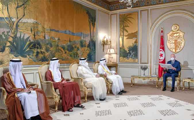 رئيس الجمهورية يلتقي المستشار الدبلوماسي للرئيس الاماراتي أنور قرقاش