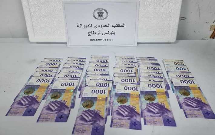 مصالح الديوانة بمطار قرطاج تحجز   250 ألف دينار من العملة الأجنبية غير المصرح بها

