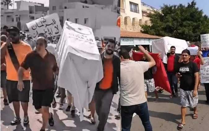 فيديو- مواطنون يحملون 'نعش' حركة النهضة

