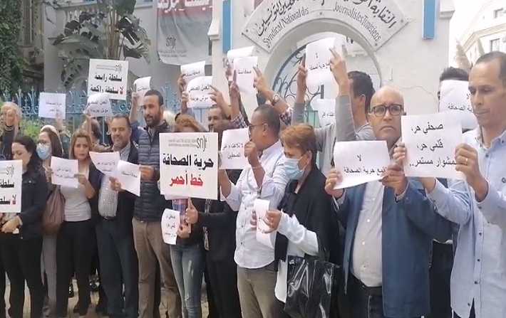 بعد قرار الاحتفاظ به : موجة تضامن مع الصحفي خليفة القاسمي 