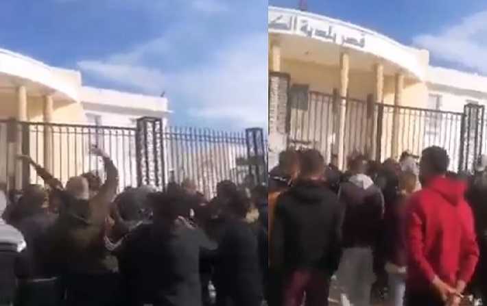 وقفة احتجاجية أمام بلدية الكرم لطرد فتحي العيوني وحثه على تقديم استقالته