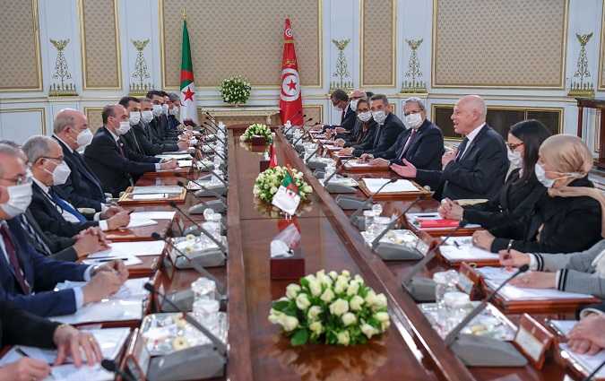 توقيع اتفاقيات هامة بين تونس والجزائر محور نقاش بين وفدي البلدين

