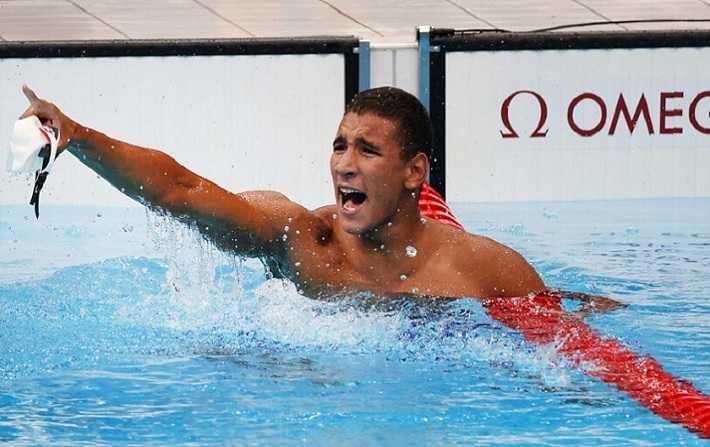 البطل العالمي أيوب الحفناوي يفوز بالميدالية الفضية في سباق 1500 متر في بطولة العالم للسباحة بأبو ظبي 
