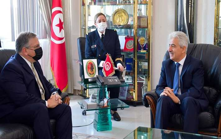 تعزيز التعاون العسكري بين تونس والولايات المتحدة محور لقاء وزير الدفاع بالسفير بلوم 