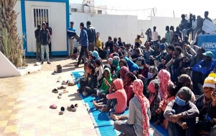 بعد طرد المئات من مراكز الإيواء : اللاجئين وطالبي اللجوء يعتصمون أمام مقر المفوضية السامية لشؤون اللاجئين

