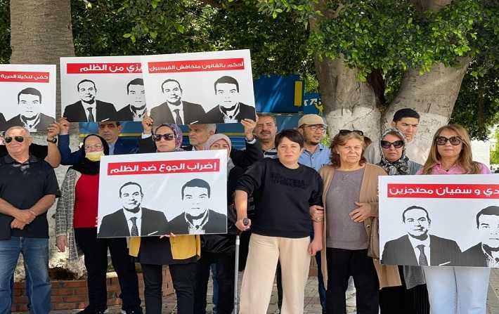  عائلة مهدي بن غربية تنفذ وقفة تضامنية أمام محكمة سوسة 