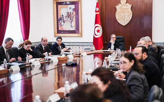 الحكومة التونسية تسعى إلى تركيز اقتصاد قادر على مواجهة الصدمات 