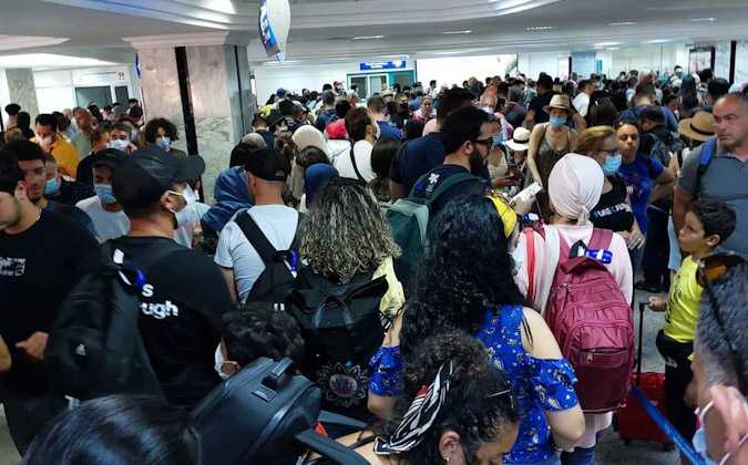 صور : استياء في صفوف المسافرين بسبب الاكتظاظ