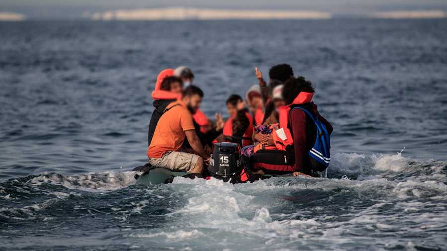 فاجعة لأهالي بوحجلة وجبنيانة- غرق مركب هجرة غير نظامية يضم 37 من شباب المنطقة