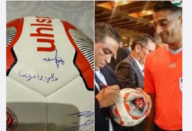 إمضاء والي بن عروس على كرة نهائي كأس تونس يُثير سخرية وتذمّر رواد الفيسبوك 