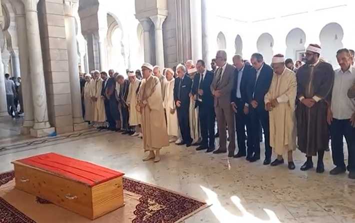 بالصور والفيديو : موكب جنازة عثمان بطيخ بحضور رئيس الجمهورية 