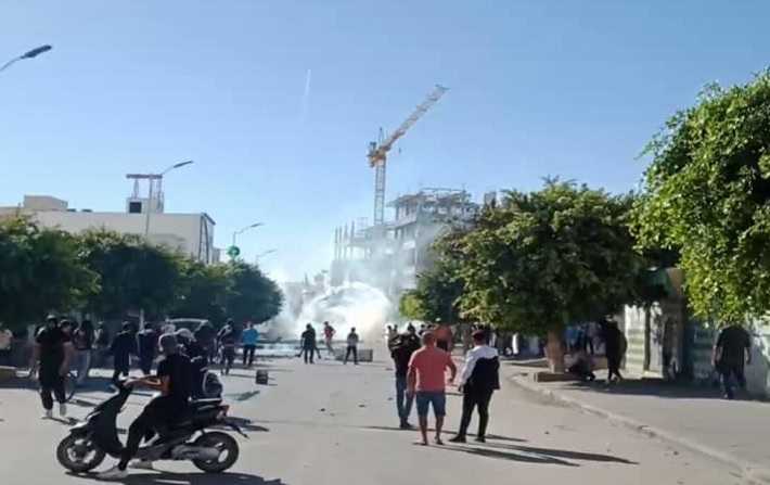 بعد عملية الايقافات، القوى الامنية تقتحم وسط جرجيس و الغاز المسيل للدموع داخل المدارس 

