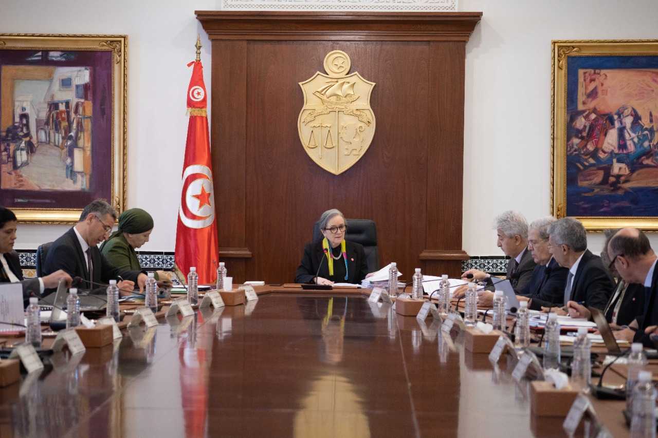 الحكومة توافق على مشروع مرسوم يتعلّق بمنح الجزائر قرض لفائدة تونس

