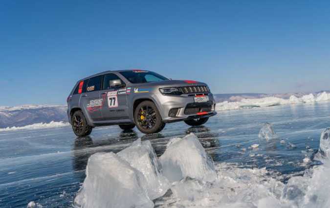 جيب جراند شيروكي تراك هوك تسجّل أسرع زمن للسيارات الرياضية متعددة الاستخدام على جليد بحيرة بايكال