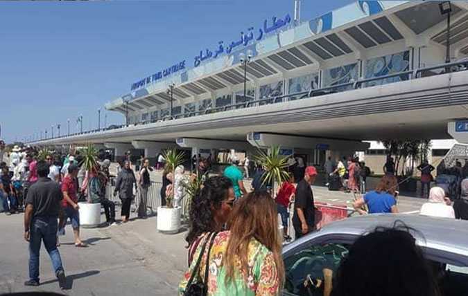 مطار تونس قرطاج: منع أهالي المسافرين من دخول المطار 

