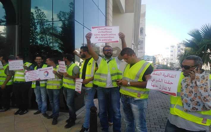 مزودو الوقود للطائرات بمطار تونس قرطاج يحتجون ويهدّدون بالإضراب